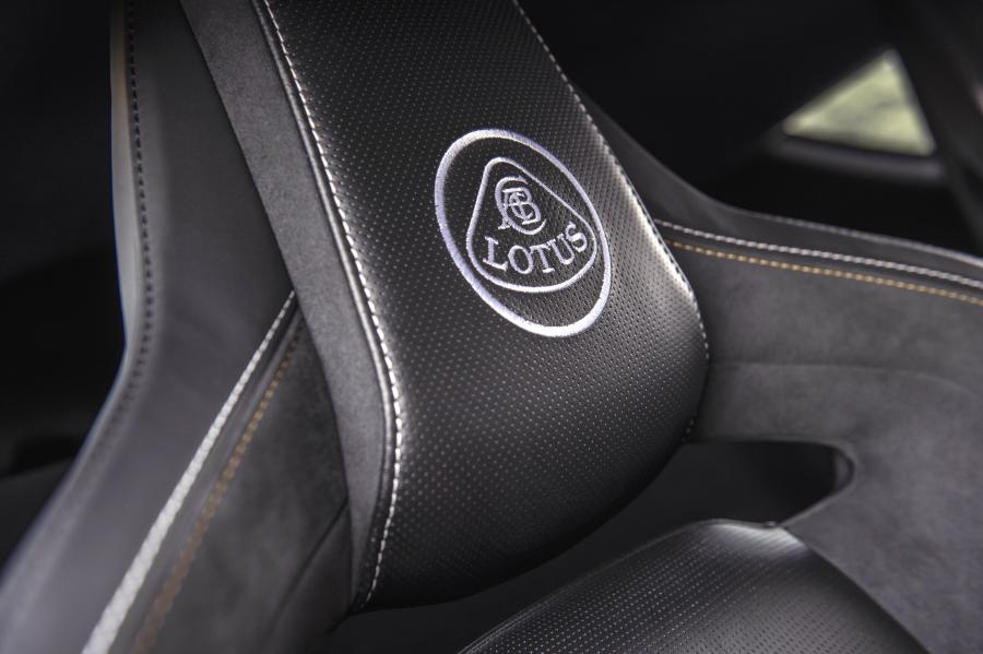 Детали интерьера Lotus Evora GT 2019 года  (NA) (фото 6 из 40)